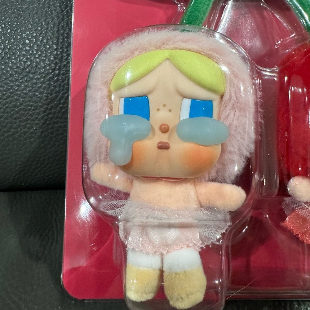 CRYBABY Crying For Love Series-Vinyl Plush Hanging
Card (Love You Cherry Much) - Picture 4 of 4